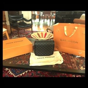 Hanging toiletry kit